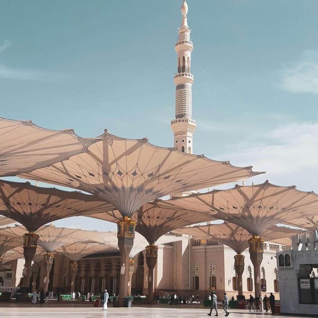 How Early Should You Book Umrah Transport? A Complete Guide
